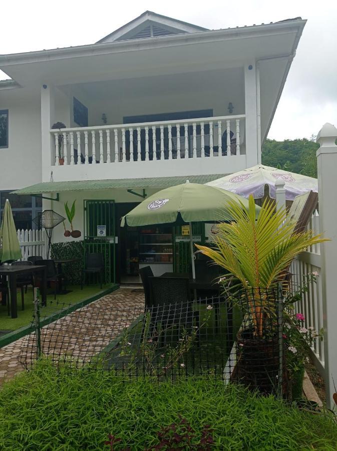 Les Forbans Selfcatering Apartment Takamaka Exterior photo